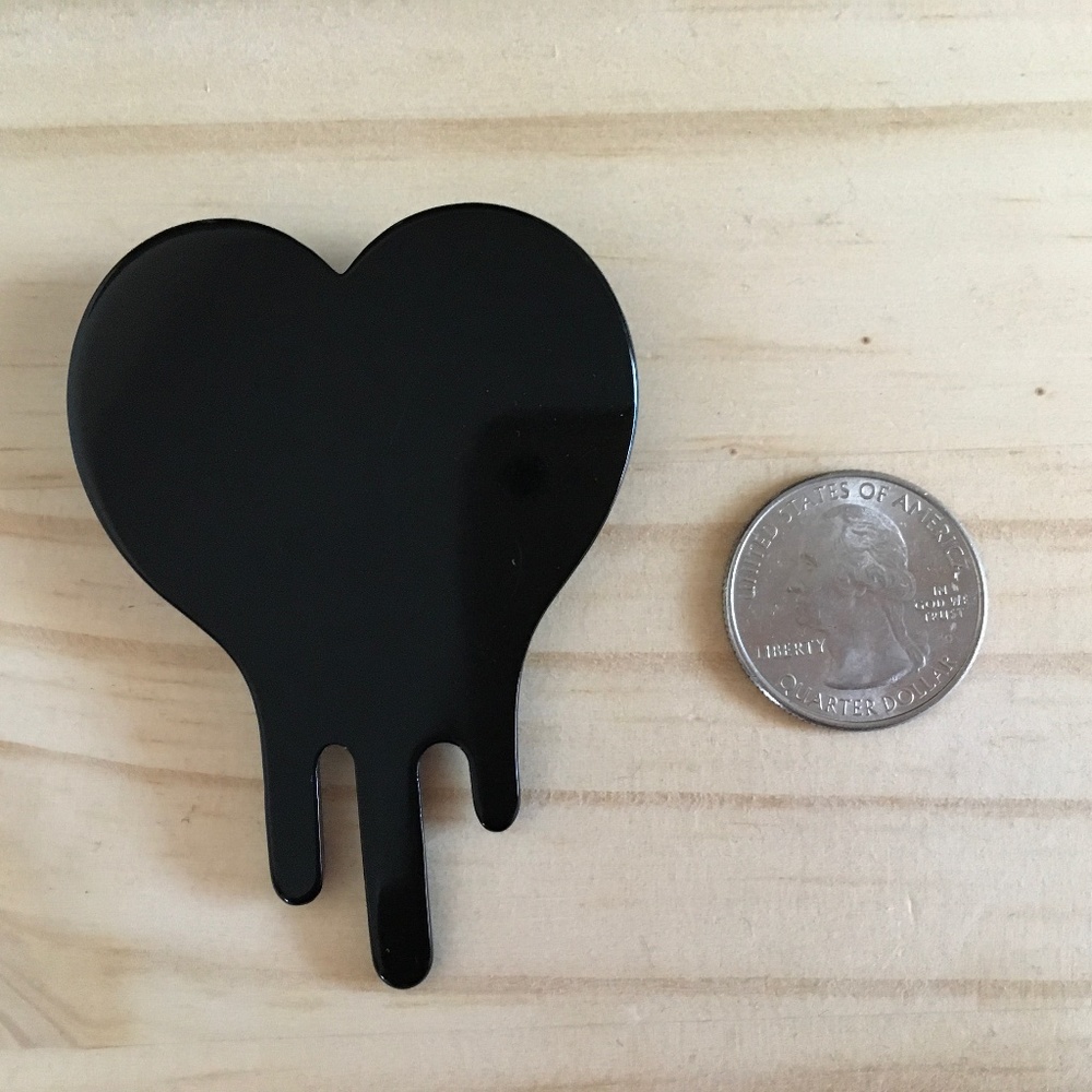 Tokyo melting heart pin